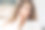 皮肤有问题的年轻女子照镜子。图片下载