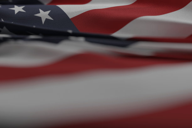 在低角度视图中挥舞的美国国旗的3D渲染图片下载