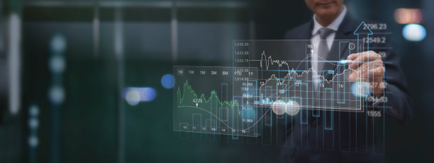 金融分析师用财务数据分析股市报告，暗背景虚拟屏幕上的经济图形增长图表，企业成长，规划，战略，财务和投资概念图片下载