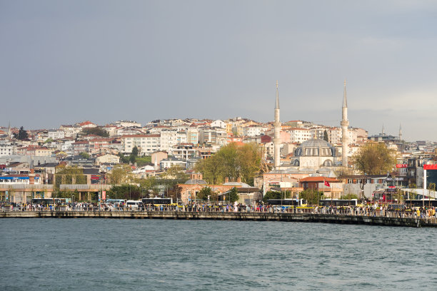 伊斯坦布尔的城市景观，马尔马拉海，土耳其图片下载