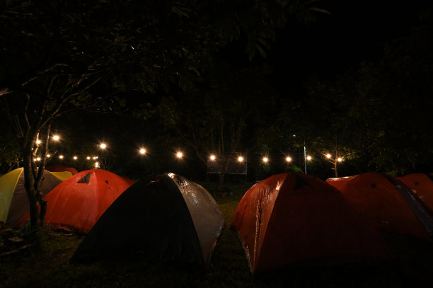 晚上搭帐篷图片下载