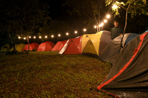 晚上搭帐篷图片下载