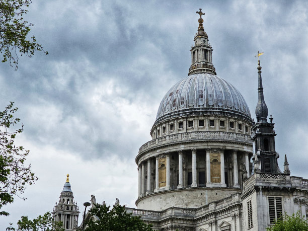 英国伦敦圣保罗大教堂的圆顶图片下载