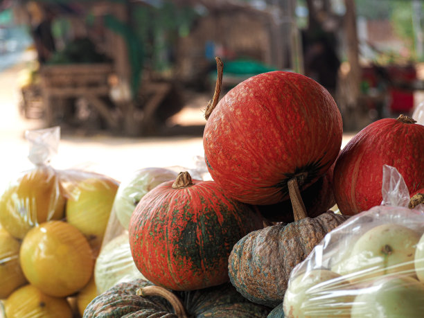 亮橙色的南瓜，市场街。图片下载