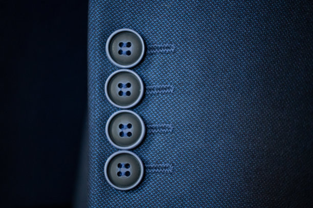 架子上的西装图片下载