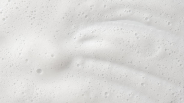 抽象背景白色肥皂泡沫纹理。带有泡沫的洗发泡沫图片下载