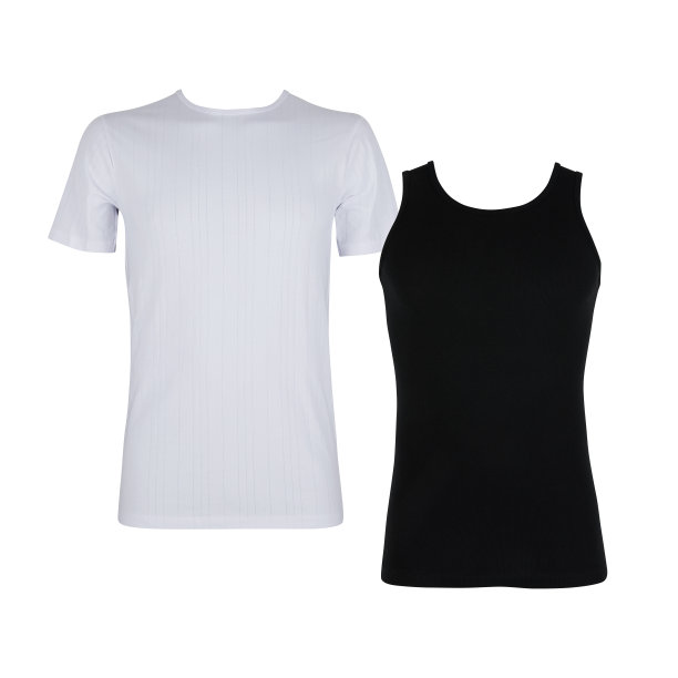 没有图案的t恤，在白色的背景上有剪裁路径图片下载