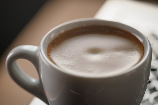 从咖啡机准备的浓缩咖啡的特写照片图片下载