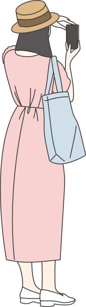 一个女人用手机拍照的背影。图片下载