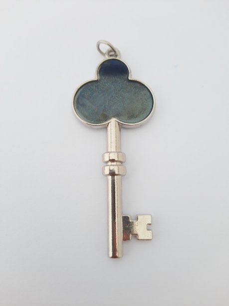 白色背景的钥匙链，钥匙链图片下载