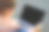 可爱的白人男孩坐在公园的长椅上拿着笔记本电脑。黑色的屏幕图片下载