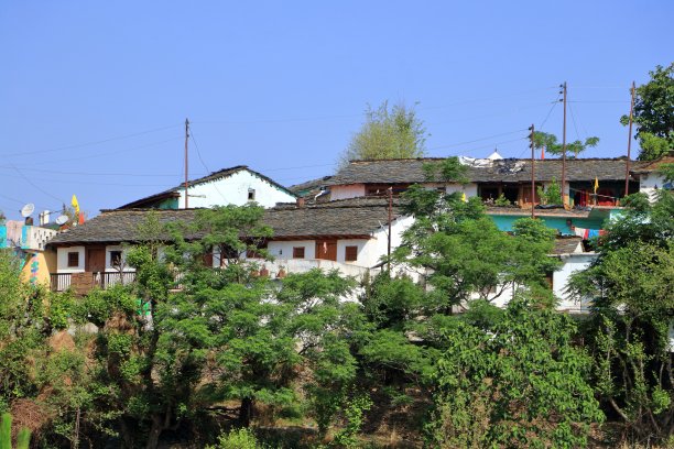 位于印度北阿坎德邦特赫里加尔瓦尔的Thauldhar街区的喜马拉雅乡村社区。图片下载