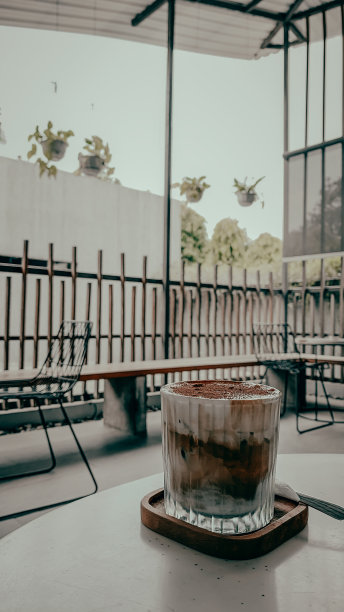 茂物市一家咖啡馆的咖啡时间图片下载