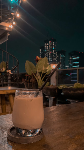 茂物市一家咖啡馆的咖啡时间图片下载