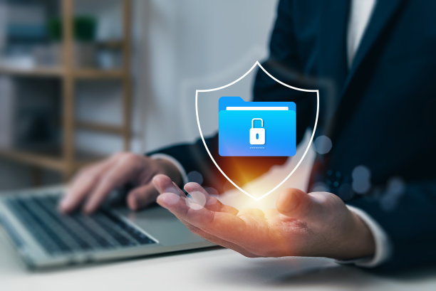 文档文件夹管理系统DMS概念，商人使用笔记本电脑连接数字文件，数字化转换，文件共享，搜索和管理文件，网络安全，挂锁。图片下载