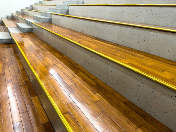 无人的体育馆木楼梯图片下载