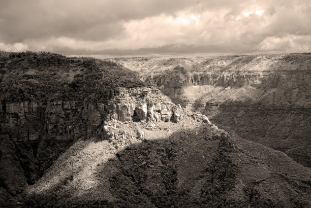 红外线深褐色色调大峡谷亚利桑那州图片下载