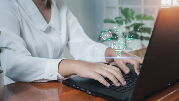 商业女性正在使用人工智能来帮助她们在电脑上工作。和Ai聊天。聊天机器人。图片下载