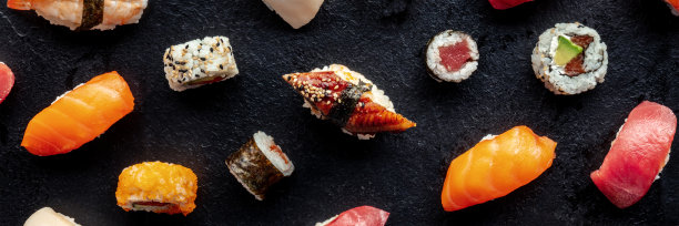 寿司分类全景，头顶平躺拍摄。Rolls, maki, nigiri图片下载