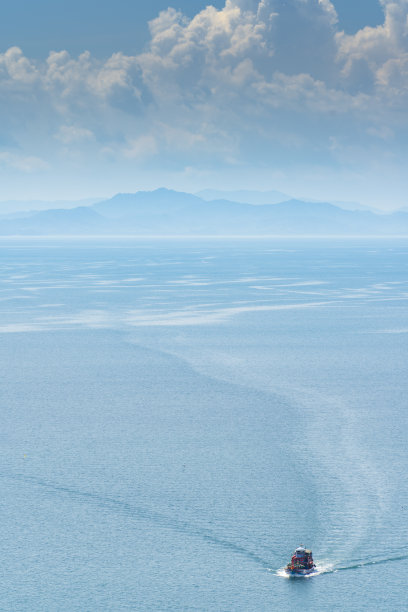 瑶崖岛的美丽海景自然风光，位于泰国普吉岛、甲米和攀牙之间的安达曼海。图片下载