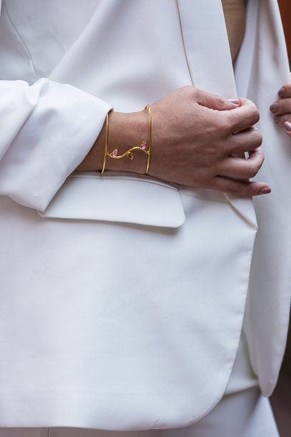 拉丁女人露出她的首饰，她的拉丁女人露出她的首饰图片下载