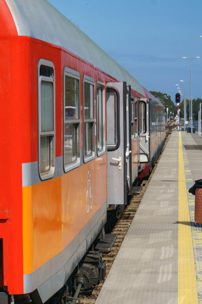 波兰赫尔半岛火车站的火车图片下载