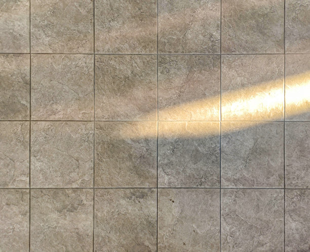 地板上水泥块的照片。图片下载