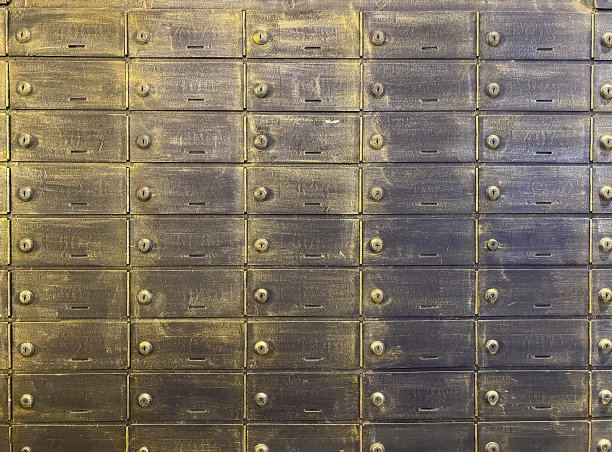 用作墙面装饰的老式储信柜。图片下载