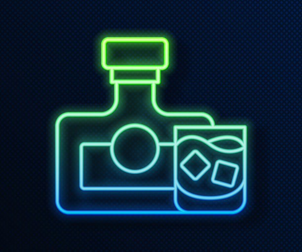 发光的霓虹线威士忌酒瓶和玻璃图标隔离在蓝色背景。向量图片下载