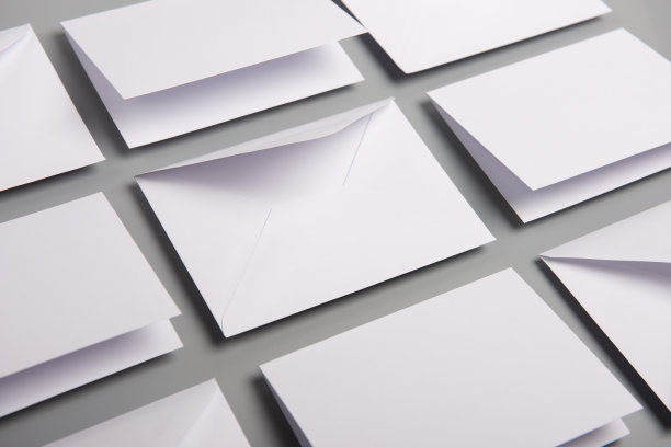 白色信封模型，空白模板，灰色背景图片下载
