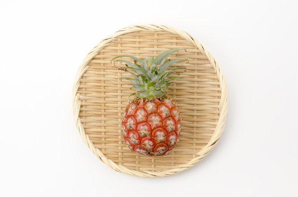 来自冲绳石垣岛的新鲜成熟凤梨(桃松)图片下载