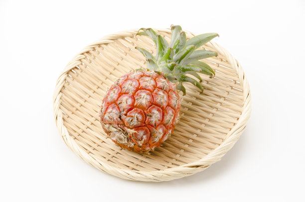 来自冲绳石垣岛的新鲜成熟凤梨(桃松)图片下载
