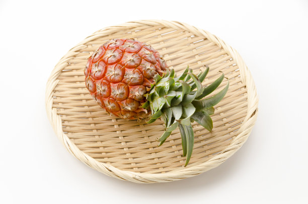 来自冲绳石垣岛的新鲜成熟凤梨(桃松)图片下载