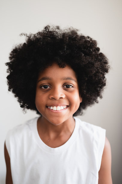 一个快乐的黑人小孩图片下载