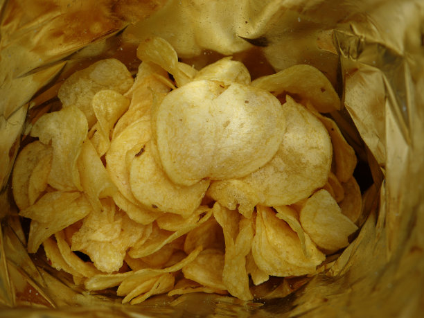 黄色炸薯片包俯视图图片下载