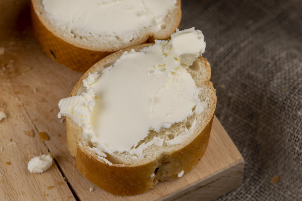 新鲜软奶酪用于烹饪不同类型的食物图片下载