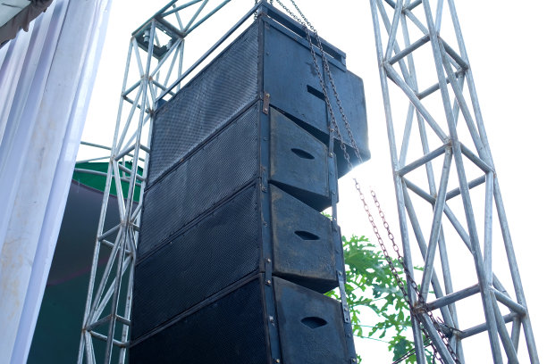 户外扬声器悬挂黑色扬声器音乐会音响系统图片下载