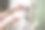 专业勤杂工修理房间门锁，锁匠用螺丝刀修理门锁图片下载