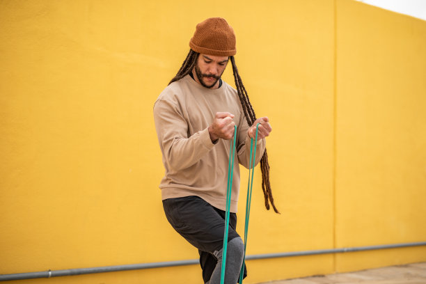 体育活动增强了身体和精神，在训练中我感到健康和强壮图片下载