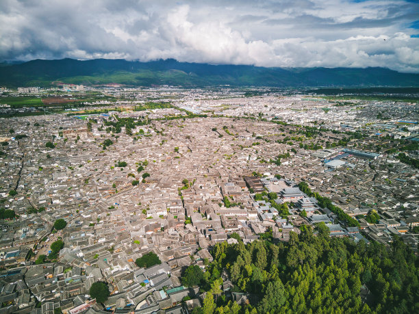 亚洲中国云南丽江大雁古镇传统民居鸟瞰图图片下载