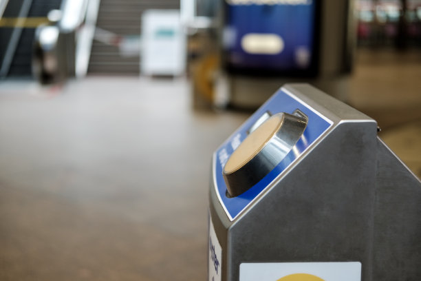 伦敦火车站的读卡机。图片下载