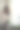 一个漂亮的年轻亚洲女人喜欢在家里用漂亮的花插花。图片下载