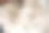 订婚结婚戒指。婚礼用的白金或银戒指。特写镜头。有选择性的重点。动态照片。前视图。图片下载