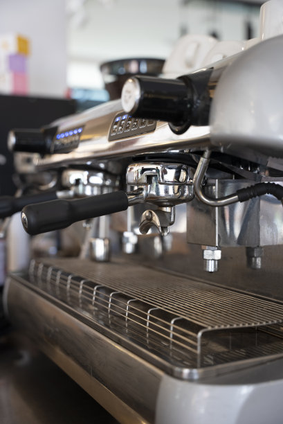 咖啡店里的浓缩咖啡机图片下载
