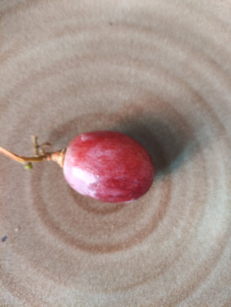 餐桌上的葡萄特写图片下载