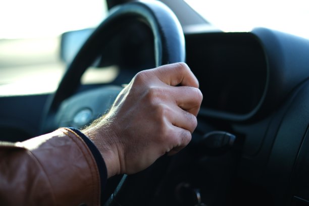 愤怒的司机图片下载