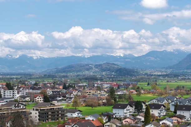 瑞士圣加仑，韦尔登贝格Wahlkreis的小Gams市鸟瞰图图片下载