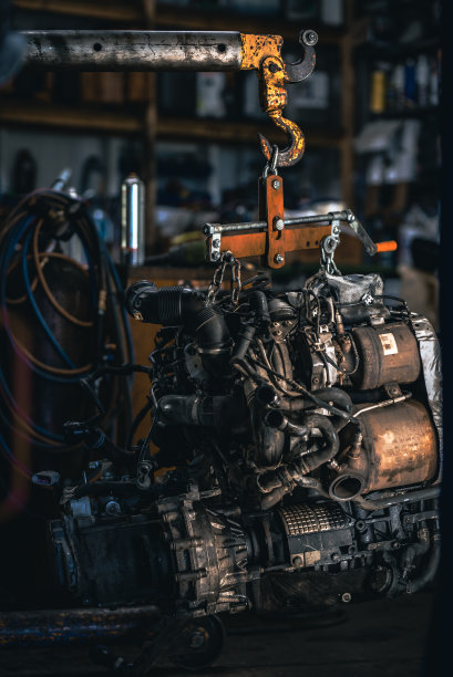 现代德国柴油发动机从汽车移除与可见dpf和cat重建。图片下载