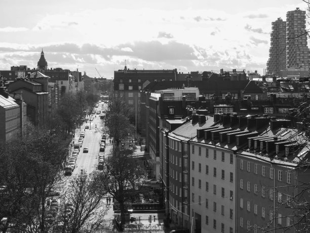 城市街道对天空的高角度视图图片下载