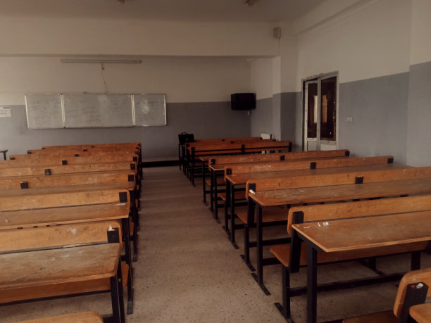 一张空教室的照片图片下载